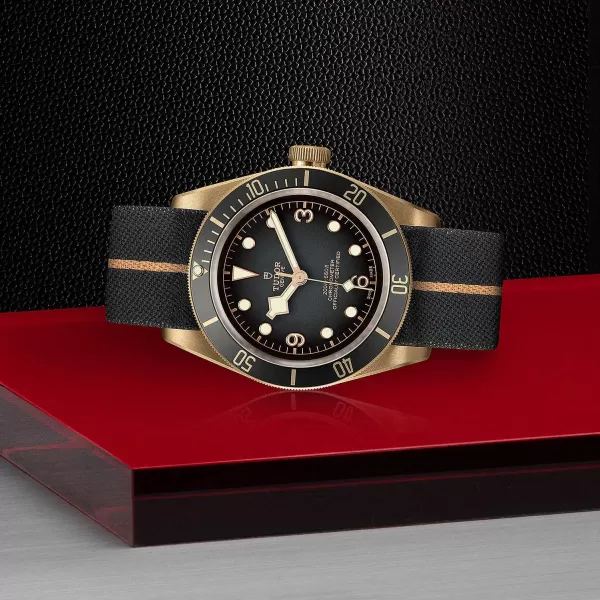 Hot Black Bay Bronze 43Mm Men